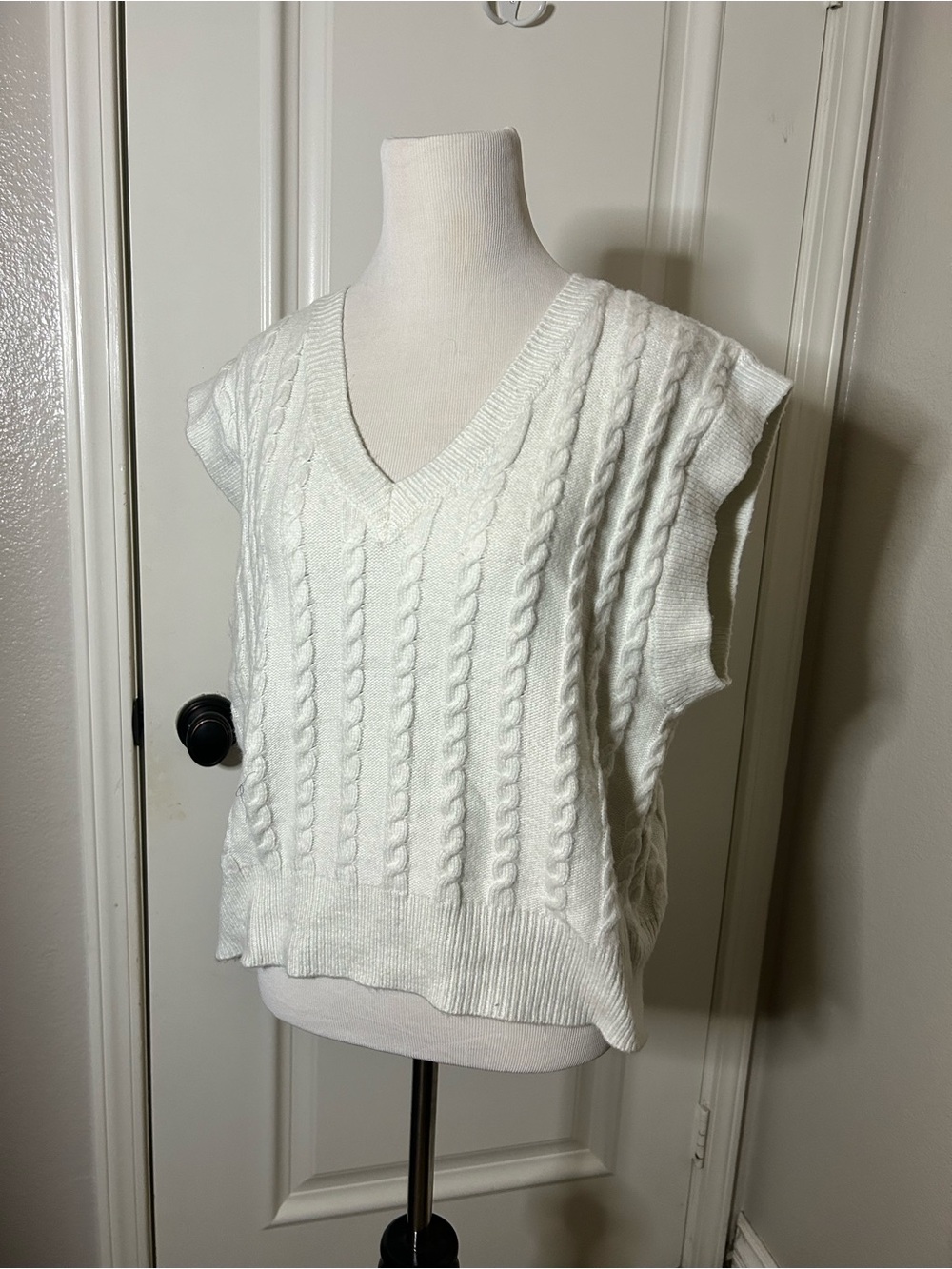 cupcakes & cashmere White Cable Knit V-Neck Sweater Vest